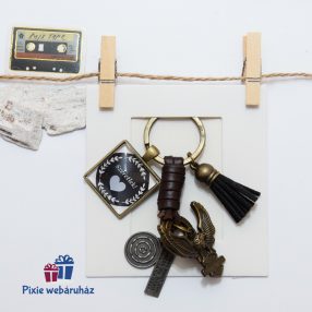   Madár széttárt szárnyakkal, antik bronz színű egyedi fényképes kulcstartó szögletes képtartós medállal