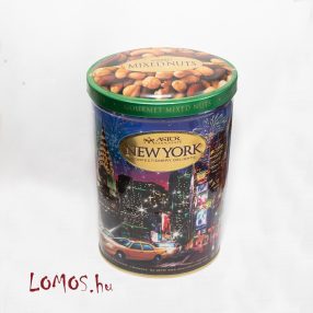   Levehető tetejű lapos henger alakú fém doboz, domború írással New York Astor