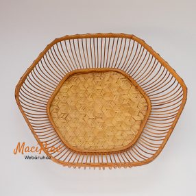   Drapp színű fonott héátszögletű rattan kosár, kerek aljal Német