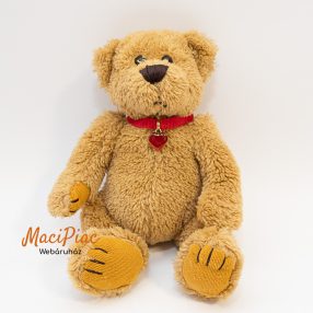 Aranyos élethű plüss maci piros szívvel a nyakában