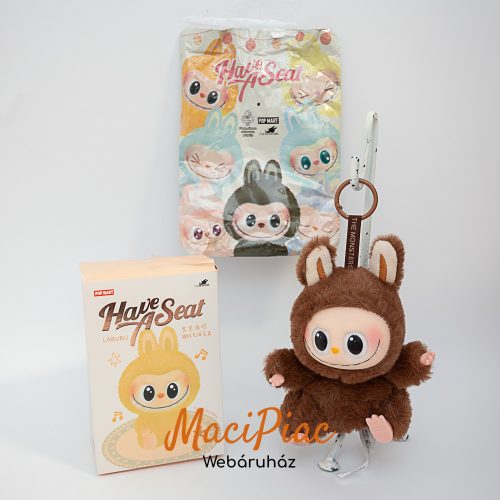 Dobozos barna EXCITING MACARON THE MONSTERS labubu kulcstartó THEMONSTERS  POP MART (Vinyl Face) Neve: ülő Rubi Replika Új!