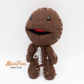   Kötött, horgolt barna figura Sackboy a LittleBigPlanet játékok ikonikus, irányítható karaktere