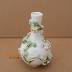   Fehér színű virággal körbefutattot porcelán kis váza  