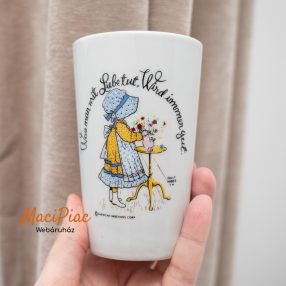 Porcelán pohár Holly Hobbie jelzett 