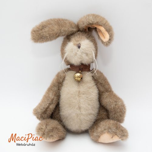 Bearington Collection egyik tagja, és a neve Patches (vagy néha "Briar Rabbit") fém csengővel a nyakában, végtagok forognak, fülei hajlanak 