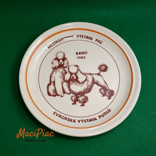 Porcelán dísztányér egy 1985-ös brnói nemzetközi kutyakiállítás és európai uszkárkiállítás emlékére készült Csehszlovákiában