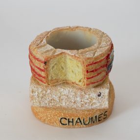   Sajt alakú tolltartó, íróaszköztartó CHAUMES fermier LIUABOT felirattal