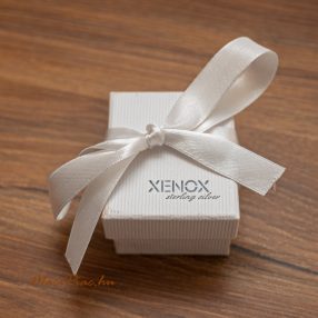   Négyzet alakú papír anyagú kicsi használt díszdoboz ékszeresdoboz XENOX