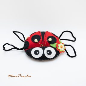 Filc katica, katicabogár virágokkal Kézi munka!