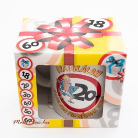   Új bögre díszdobozban 20 évesnek Gratulálunk 20 A legjobb formában vagy! felírattal