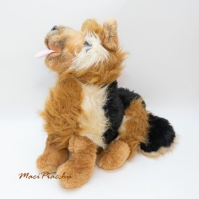 Plüss  ülő, lógó nyelvű németjuhász kutya, élethű