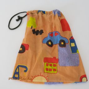   Autó mintás barna textil összehúzható tisztasági csomag, zsák