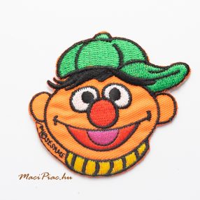   Ruhára felvasalható, felvarrható hímzett matrica Sesame Street Muppet Show narancssárga Ernie karaktere 
