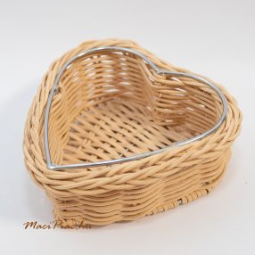 Fonott szív alakú fémmel merevített kis kosár