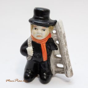   Porcelán kéményseprő figura látrával  szilveszteri dekoráció, nipp