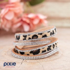   Csuklópántos, divatos mandzsetta karkötő kristály strasszos leopárdmintás (drapp)