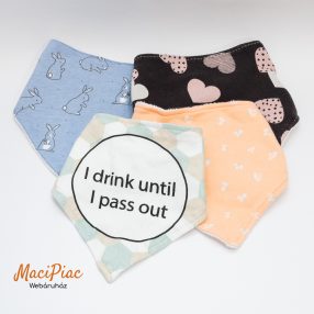 Háromszög alkú nyálkendő